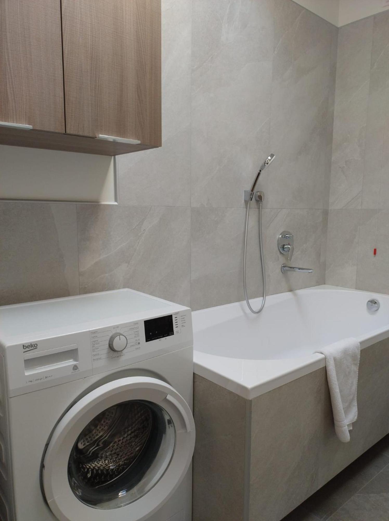 Appartement Cairoli7Novate-Mansarda à Novate Milanese Extérieur photo